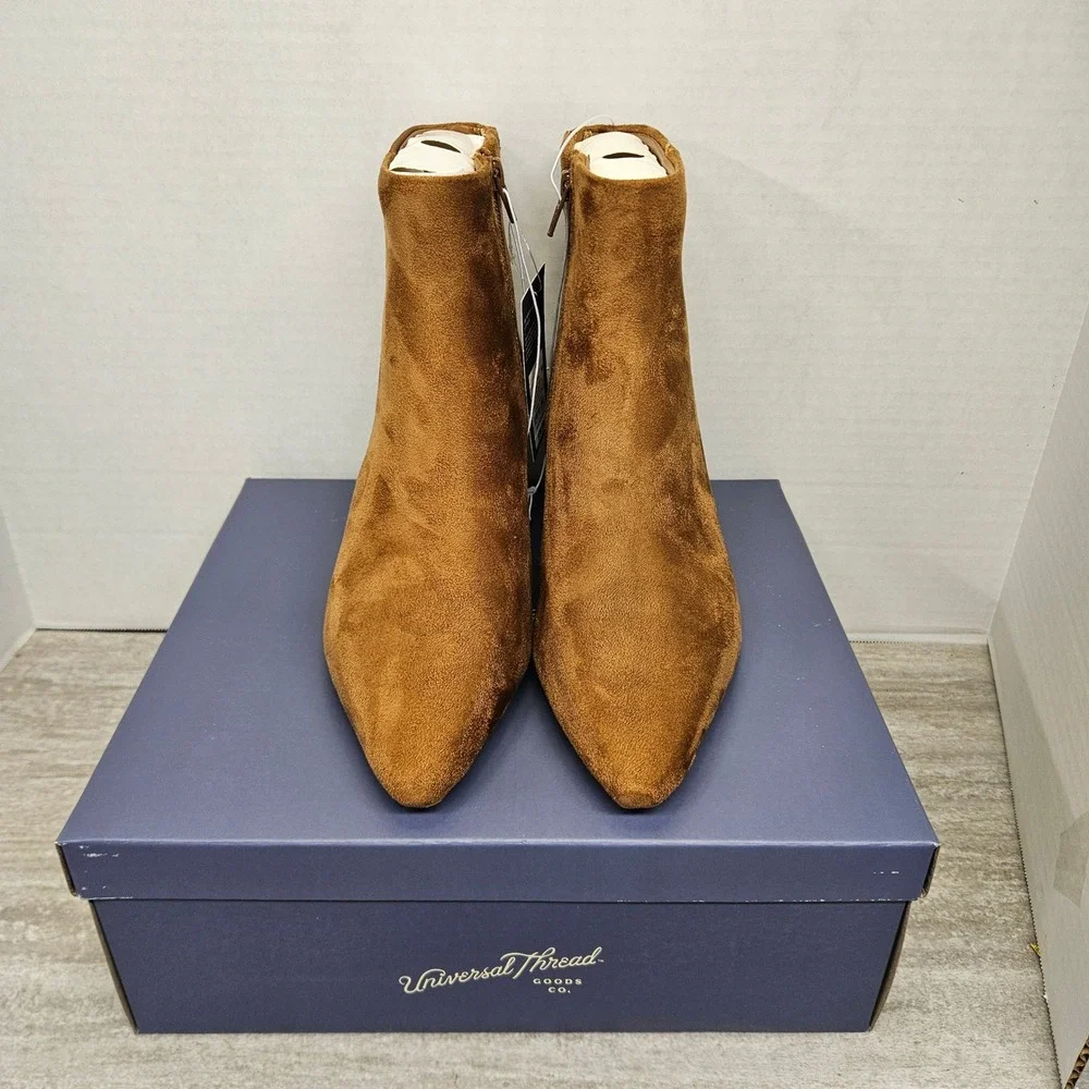 Universal Thread Taylor Tan Faux Suede Kitten Heel Pointed Toe Ankle Boot Size 9